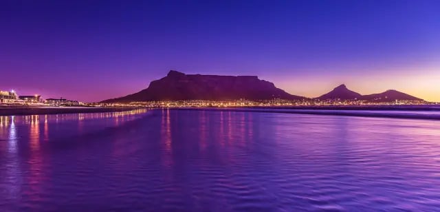 - Cape Town and Lagoon Beach Hotel (Imagesource)